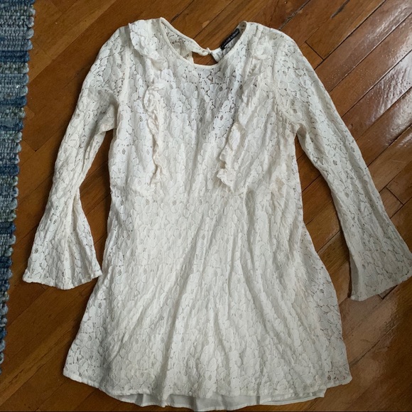 🌸5 FOR $20🌸 bell sleeve white lace dress - Picture 6 of 7